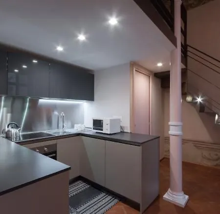 Appartement Garibaldi 26 *